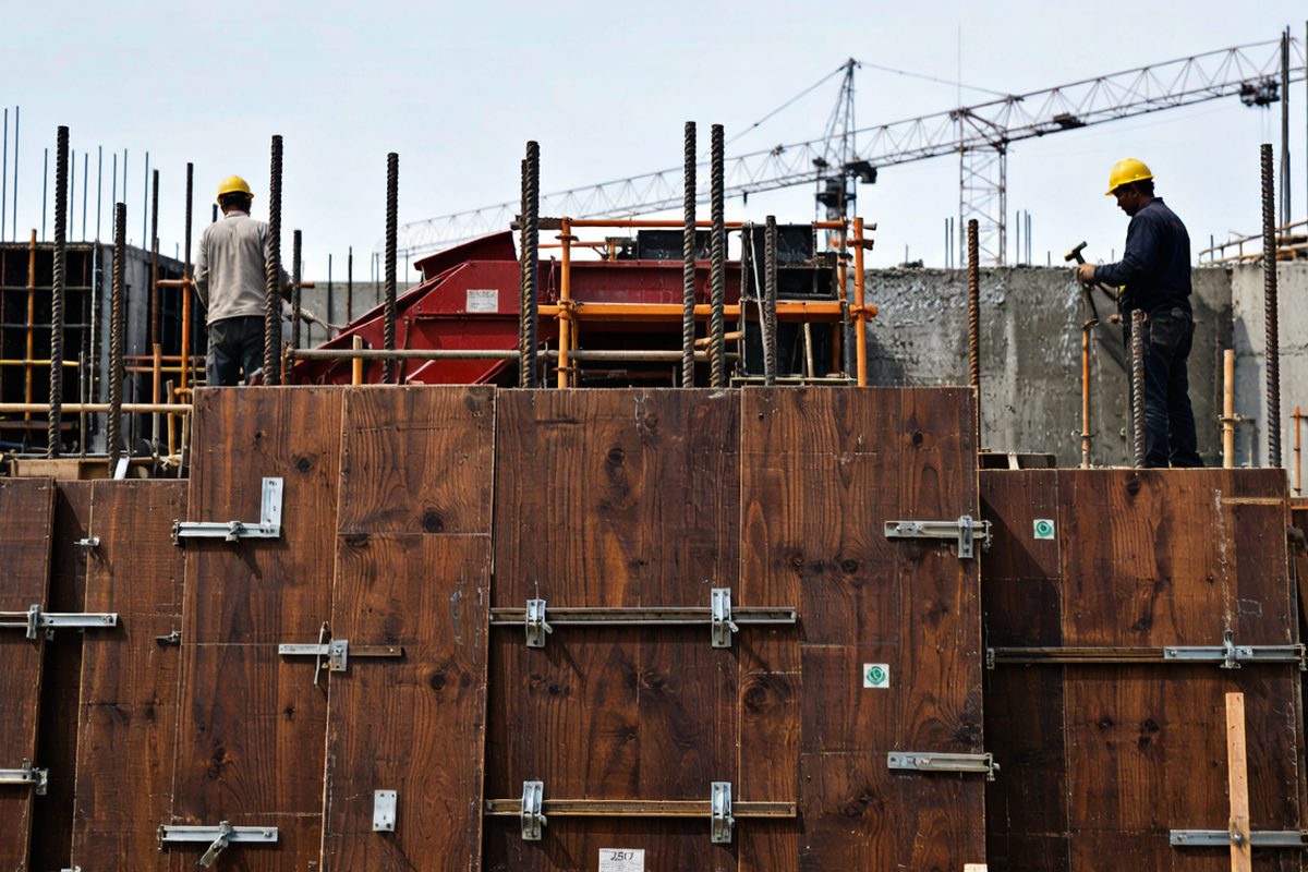 How to Specify Film Faced Plywood for Concrete Formwork